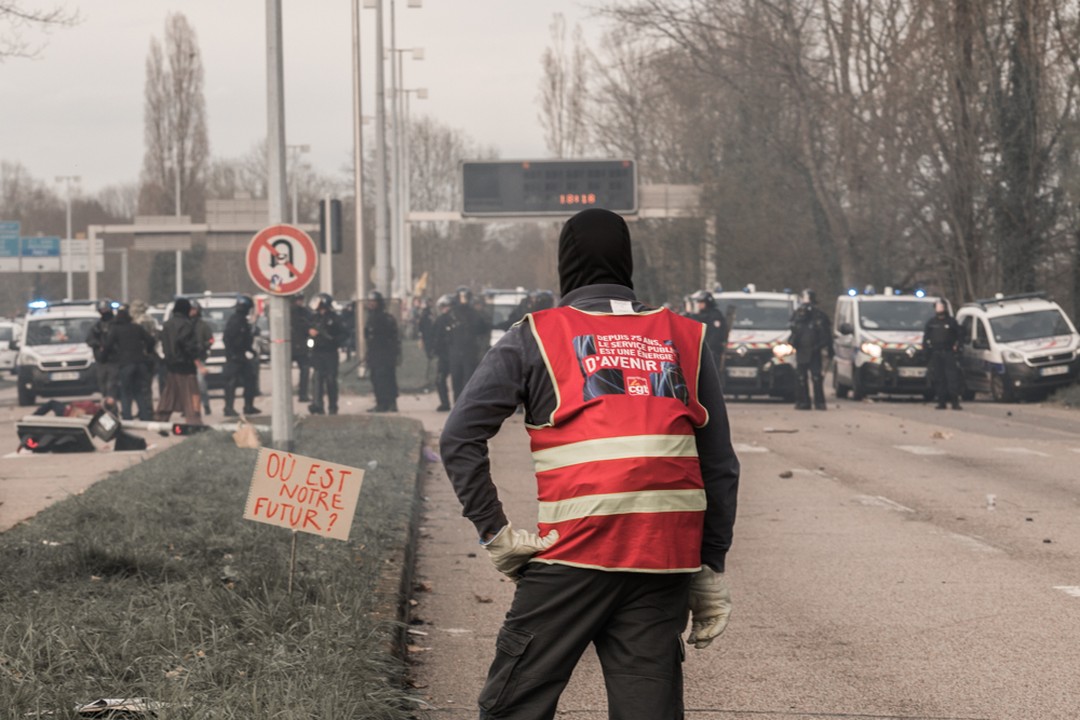 Bonjour à toutes et à tous.
10ème journée de mobilisation aujourd'hui pour la réforme des retraites à Limoges.
Merci à toutes celles et ceux que cela motive ça fait du bien à voir.
Navré aux gardiens de la paix pour qui ça ne doit pas être simple non plus. Dire qu'il suffirait simplement que le gouvernement écoute le peuple pour que cela s'arrête.
C'est ça le dialogue de sourd ? Des Elus qui n'écoute pas son peuple et ses souffrances et qui lui réponds avec mépris ?
Dommage et à tout à l'heure. 😘
#dommage #reformedesretraites #manifestation #cgt #cfdt #confederationpaysanne #limoges #photo