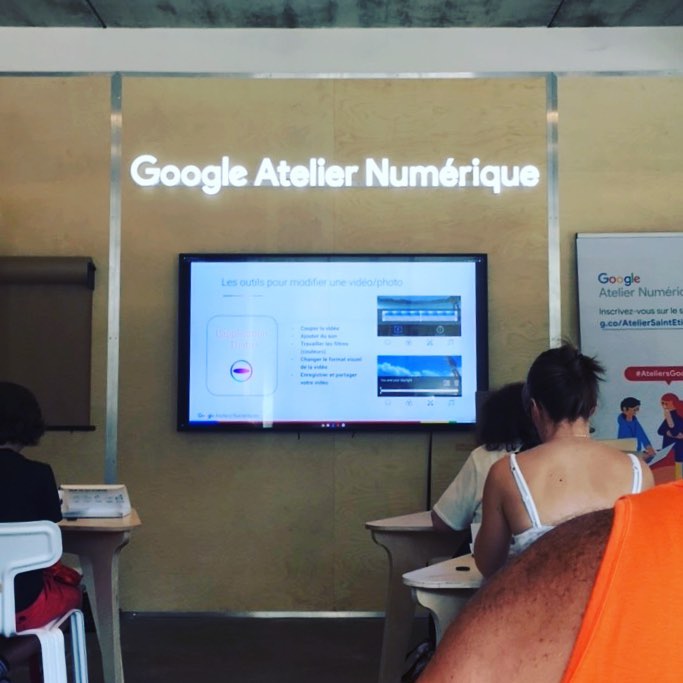 En cours d’apprentissage ! Je sent que je me suis trouvé un deuxième bureau héhé #atelierdigitalgoogle #photography #student #saintetienne