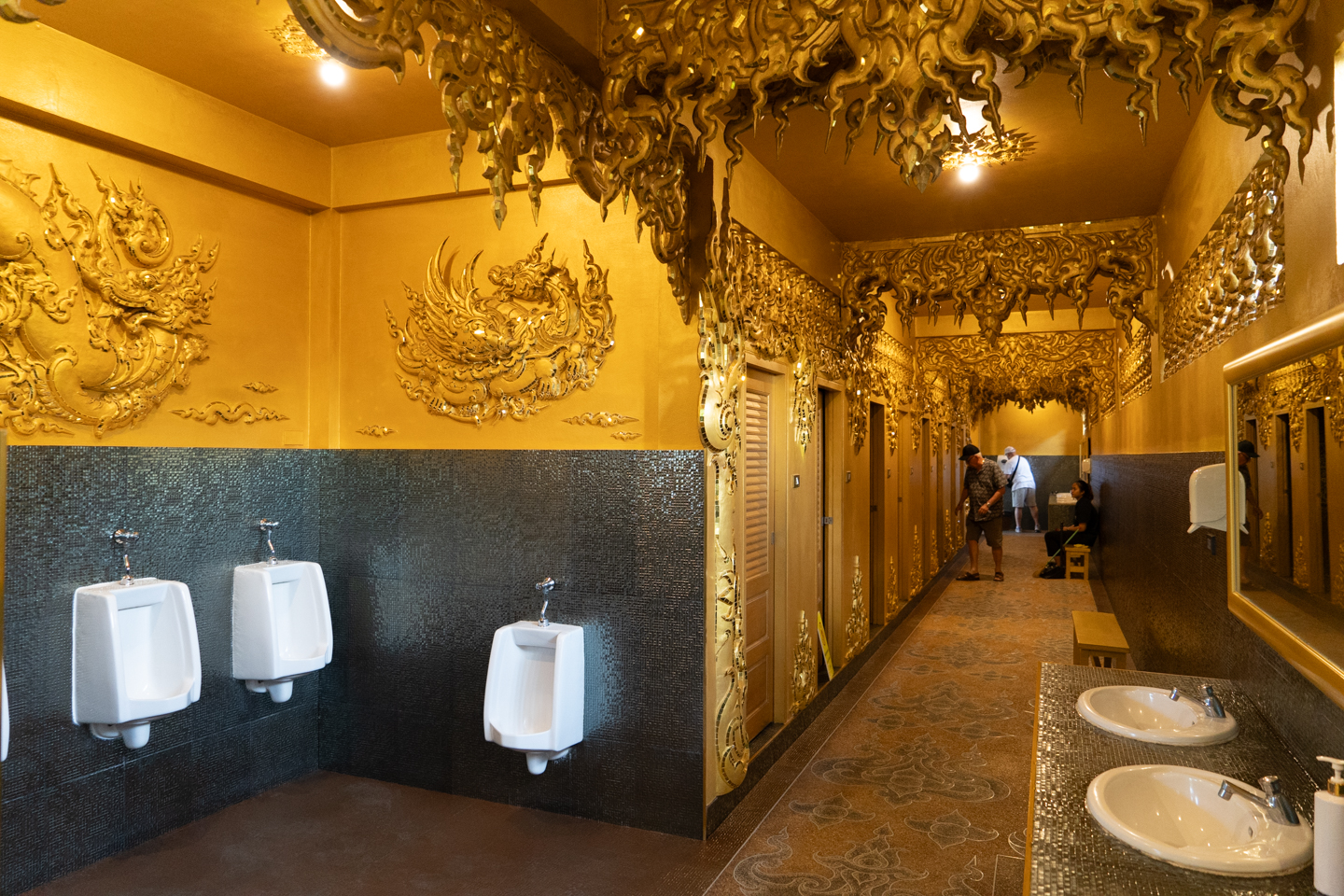 Chiang raï Wat Rong Khun – toilettes
